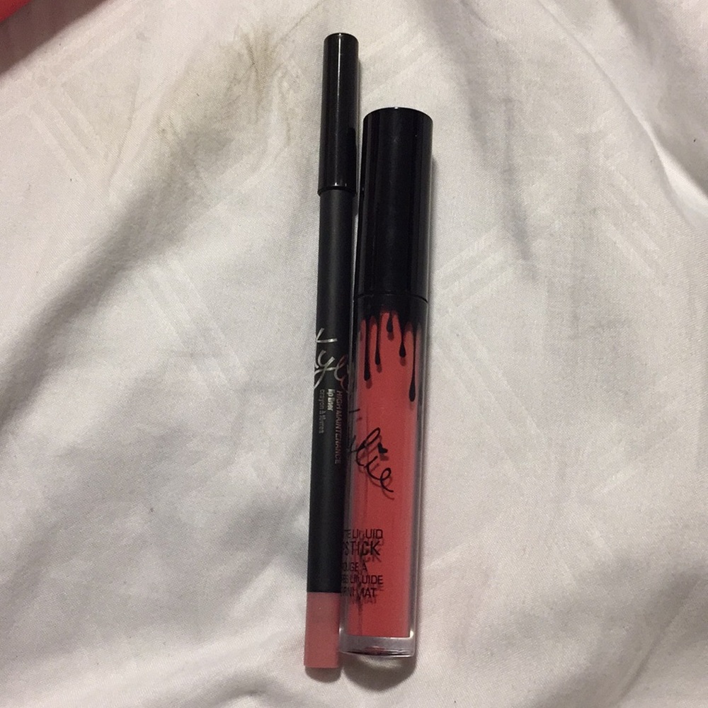 Kylie cosmetics lip kit in high maintenance